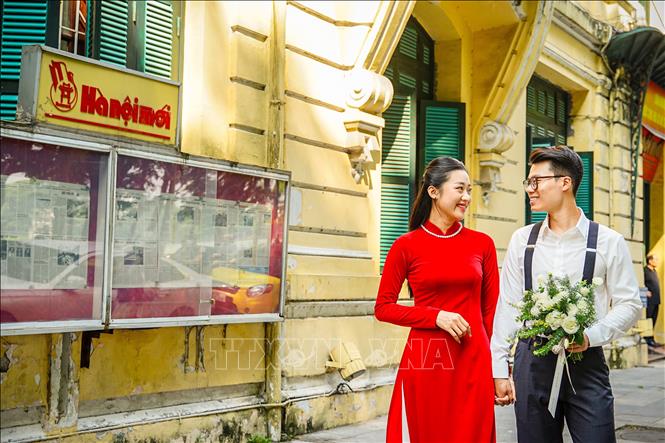 Mùa Thu cũng là thời điểm các cặp đôi lựa chọn để kết duyên nhiều nhất trong năm. Ảnh: Khánh Hoà - TTXVN