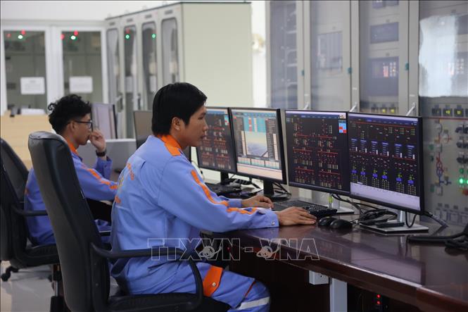 Phòng điều khiển hệ thống trung tâm của Nhà máy điện mặt trời Solar Park của Công ty TNHH Hoàn Cầu Long An tại xã Bình Hòa Nam, huyện Đức Huệ. Ảnh: Minh Hưng - TTXVN