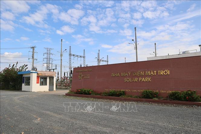 Nhà máy điện mặt trời Solar Park của Công ty TNHH Hoàn Cầu Long An tại xã Bình Hòa Nam, huyện Đức Huệ. Ảnh: Minh Hưng - TTXVN
