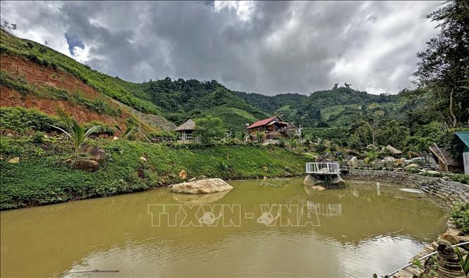 Trang trại kết hợp du lịch nghỉ dưỡng tại xã Rô Men (Đam Rông) đang trong giai đoạn hoàn thiện của gia đình chị Nguyễn Phương Bắc. Ảnh: Nguyễn Dũng – TTXVN