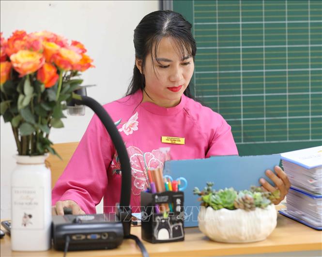 Năng lực ứng dụng công nghệ thông tin trong quản lí, dạy học của cán bộ quản lý, giáo viên, nhân viên được nâng cao, đáp ứng nhu cầu của từng nhóm đối tượng khác nhau trong toàn quận. Ảnh: Thanh Tùng - TTXVN