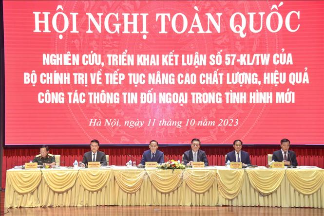 Các đồng chí chủ trì hội nghị. Ảnh: Phương Hoa - TTXVN