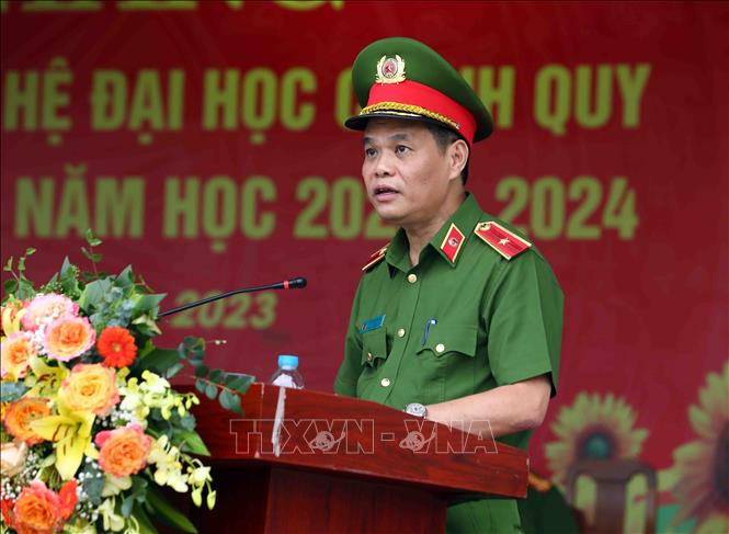 Thiếu tướng Lê Ngọc Châu, Tư lệnh Cảnh sát cơ động phát biểu khai giảng khoá huấn luyện. Ảnh: Phạm Kiên - TTXVN