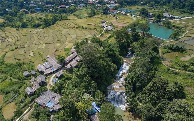 An aerial view of Mu waterfall. VNA Photo: Trọng Đạt