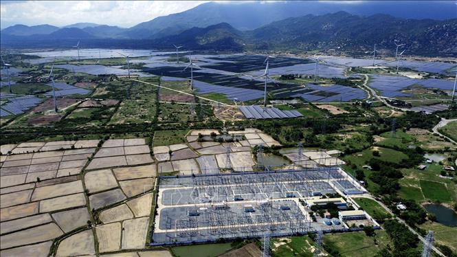 Trạm biến áp 220kV Tháp Chàm truyền tải công suất các nhà máy NLTT trên địa bàn tỉnh Ninh Thuận lên lưới điện Quốc gia. Ảnh: Huy Hùng-TTXVN