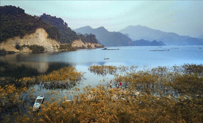 Poetic scenery of Hoa Binh Lake in Autumn. VNA Photo: Trọng Đạt