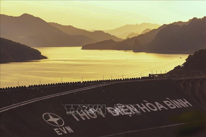 Splendour of Hoa Binh Lake at sunset. VNA Photo: Trọng Đạt