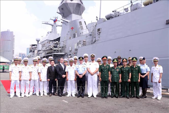 Delegates at the ship's welcoming ceremony. VNA Photo: Xuân Khu