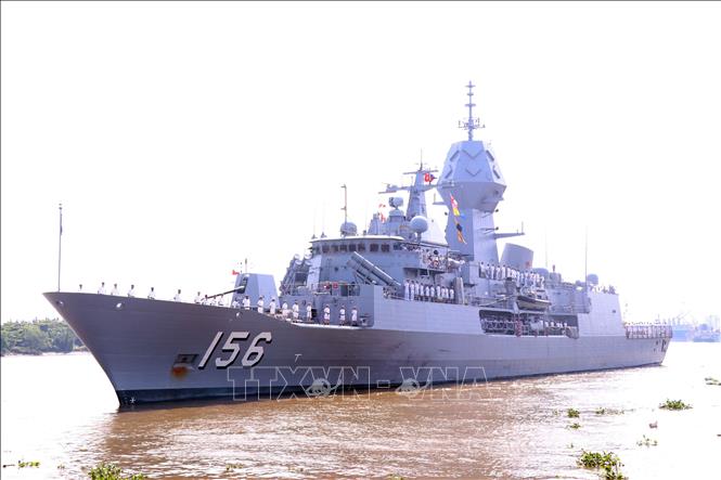 Royal Australian Navy HMAS Toowooba warship docks at Ho Chi Minh City International Port. VNA Photo: Xuân Khu