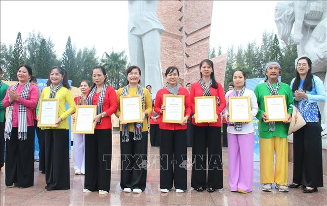 Tuyên dương các đơn vị xuất sắc trong cuộc thi video clip 