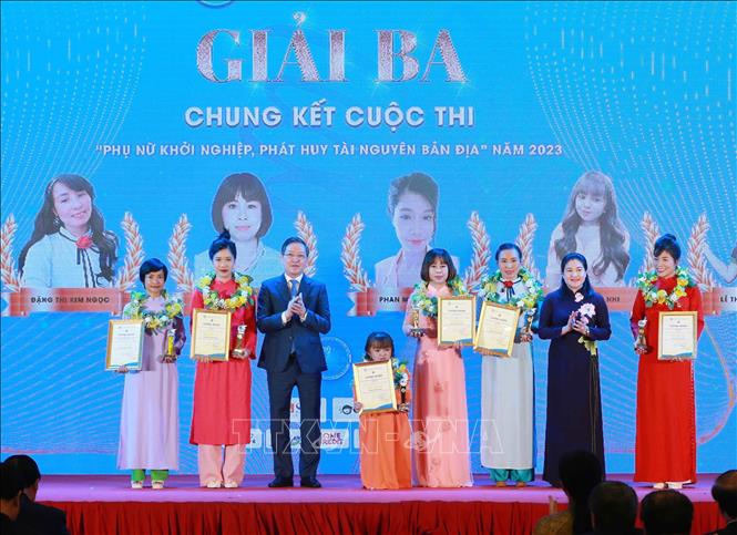 Các tác giả đạt giải Ba cuộc thi 