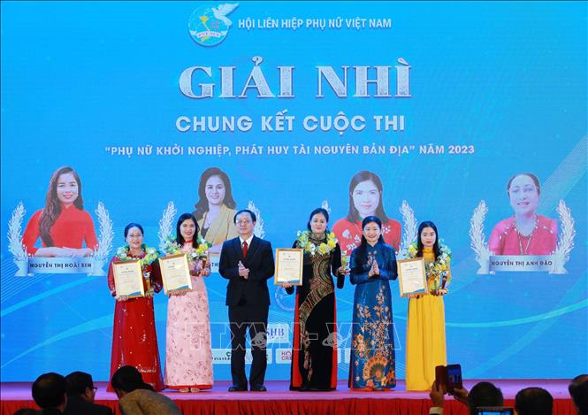 Các tác giả đạt giải Nhì cuộc thi 