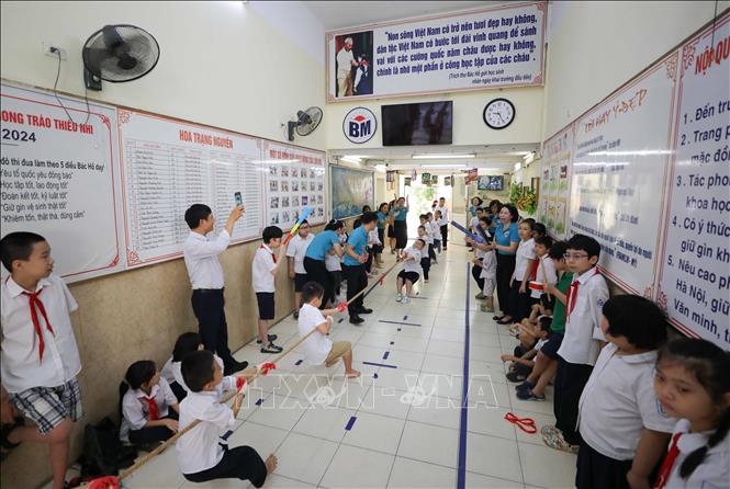 Để tổ chức trò chơi dân gian, cần chuẩn bị cơ sở vật chất trên nguyên tắc tận dụng tối đa các điều kiện cơ sở vật chất, trang thiết bị sẵn có, các công trình đã đầu tư, đảm bảo chuyên môn và tuyệt đối an toàn. Ảnh: Thanh Tùng - TTXVN 