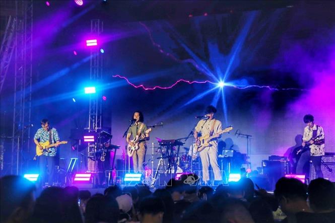 Tiết mục của ban nhạc Club Mild đến từ Singapore. Ảnh: Tuấn Đức - TTXVN