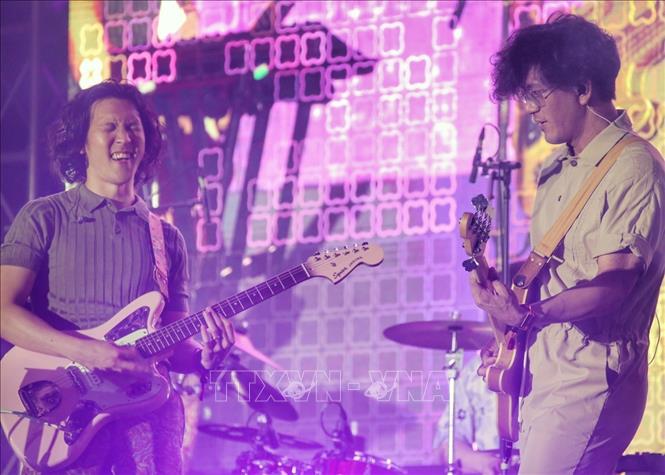 Tiết mục của ban nhạc Club Mild đến từ Singapore. Ảnh: Tuấn Đức - TTXVN