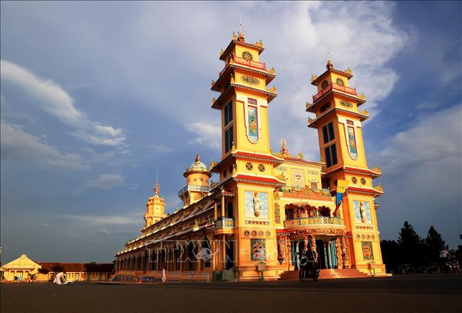 Tòa Thánh Tây Ninh, một kiệt tác kiến trúc tôn giáo của Việt Nam phản ánh sự dung hòa của nhiều tôn giáo lớn trên thế giới. Ảnh: Hồng Đạt - TTXVN
