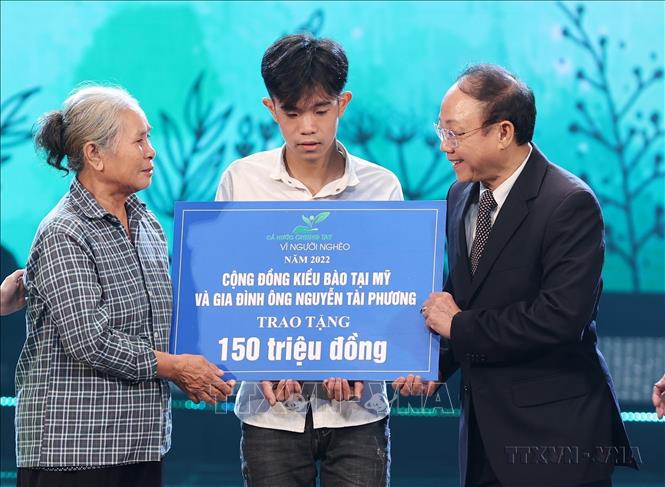 Em Nguyễn Văn Tuấn ở huyện Hạ Hòa (tỉnh Phú Thọ) mồ côi cả cha lẫn mẹ khi đang là học sinh tiểu học, đón nhận sự giúp đỡ từ nhà hảo tâm trong Chương trình 