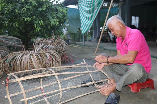 Do lũ thấp nên số lượng lợp ở xã Hưng Điền, huyện Tân Hưng tiêu thụ giảm ít nhất một nửa so với thường kỳ. Ảnh: Đức Hạnh – TTXVN 