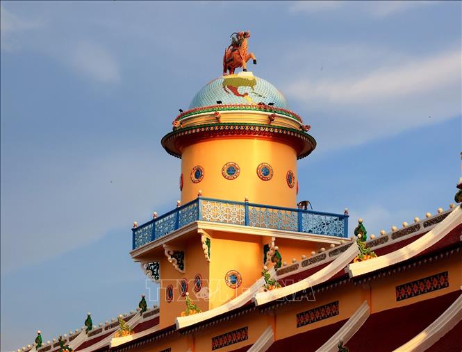 Nghinh Phong Dai (Dome of Canonisation) is a round tower that is 25 metres high. The dome has a curved arch that is inspired from the architecture of Indian and Middle Eastern churches. VNA Photo: Hồng Đạt
