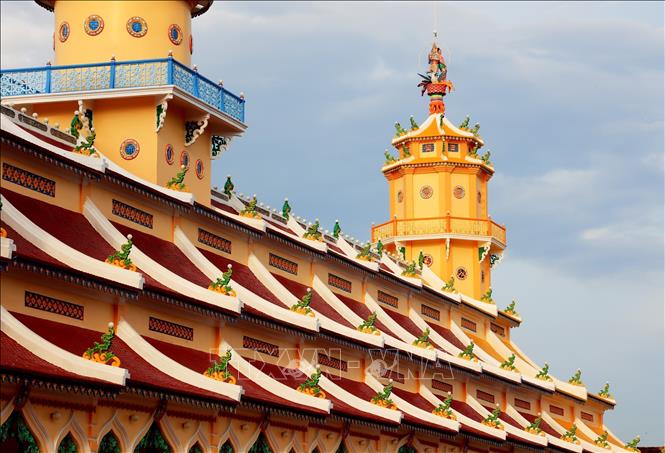 The roof of Tay Ninh Holy See is the blend of Vietnamese slightly curved roof known as “trung diem thiep oc”, and Islamic, Taoism religious architectural styles. VNA Photo: Hồng Đạt