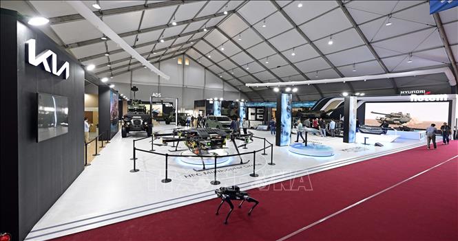 Gian hàng của  Kia Corp  trưng bày tại Triển lãm Hàng không vũ trụ và quốc phòng Seoul (ADEX) năm 2023 ở Seongnam, tỉnh Kyunggi, Hàn Quốc, ngày 17/10/2023. Ảnh: YONHAP/TTXVN