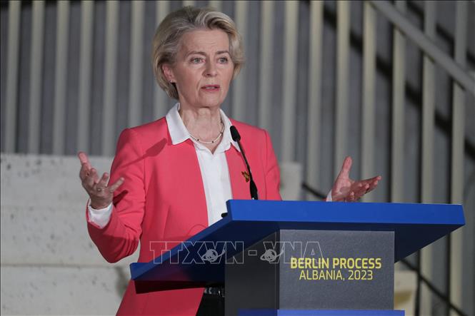 Chủ tịch Ủy ban châu Âu (EC) Ursula von der Leyen phát biểu  tại buổi họp báo bên lề Hội nghị thượng đỉnh Tiến trình Berlin  ở thủ đô Tirana, Albania, ngày 16/10/2023. Ảnh: AFP/TTXVN