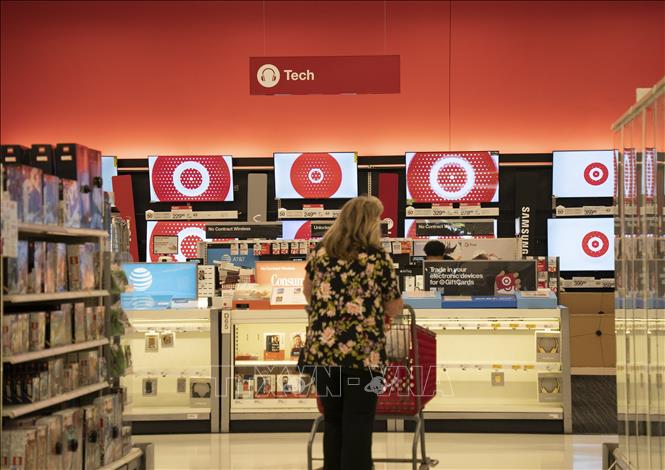 Gian hàng điện tử trong một siêu thị ở San Mateo, bang California, Mỹ ngày 17/10/2023. Ảnh: THX/TTXVN