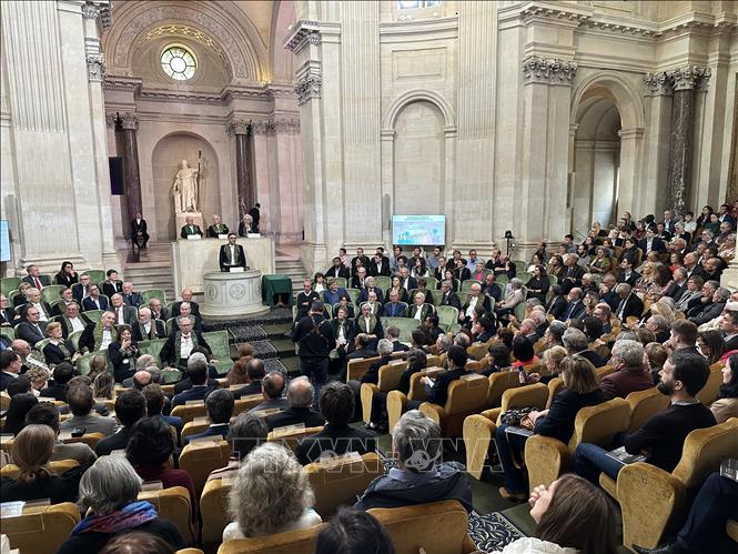 A view of the award ceremony in Paris, France. VNA Photo: Nguyễn Thu Hà