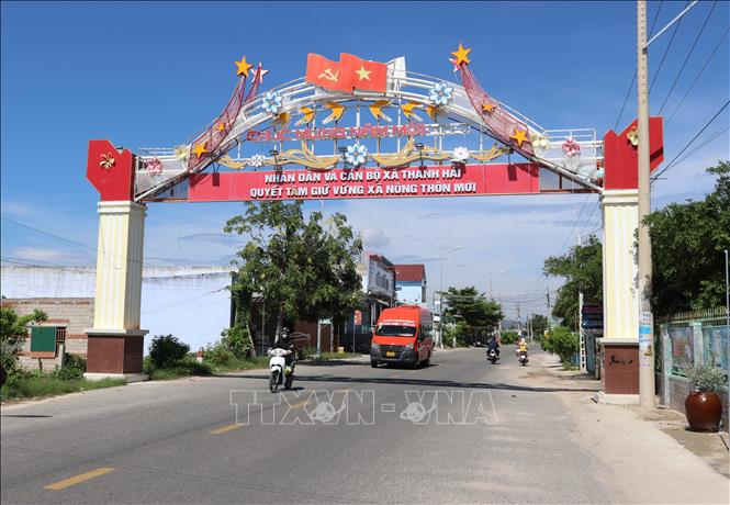 Hệ thống hạ tầng giao thông liên xã ở huyện Ninh Hải (Ninh Thuận) được đầu tư đồng bộ tạo thuận lợi cho người dân đi lại, giao thương hàng hóa. Ảnh: Nguyễn Thành – TTXVN