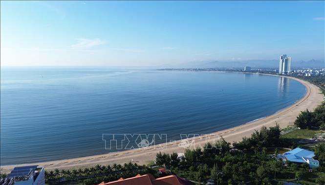 Khu vực biển Ninh Chữ (thị trấn Khánh Hải, huyện Ninh Hải) có điều kiện rất thuận lợi để phát triển du lịch. Ảnh: Nguyễn Thành - TTXVN