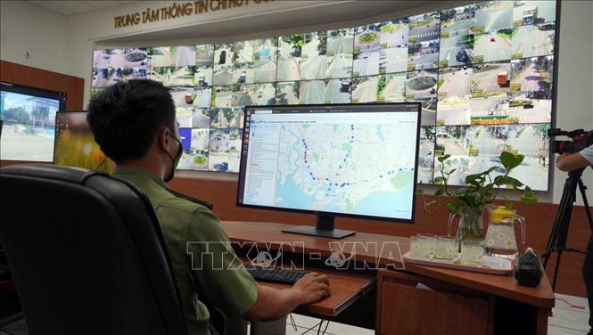 Trung tâm điều khiển hệ thống giám sát camera giao thông trên các tuyến quốc lộ ở tỉnh. Ảnh: Đoàn Mạnh Dương - TTXVN
