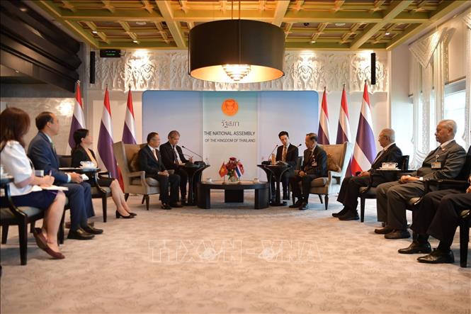 President of the Thai National Assembly Wan Muhamad Noor Matha receives Vietnamese Ambassador to Thailand Phan Chi Thanh. VNA Photo: Huy Tiến