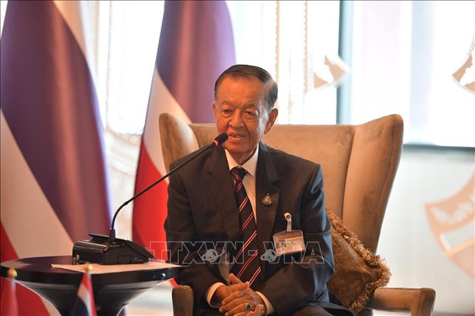 President of the Thai National Assembly Wan Muhamad Noor Matha speaks at the meeting. VNA Photo: Huy Tiến