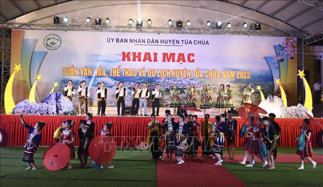 Chương trình nghệ thuật khai mạc Tuần Văn hóa, Thể thao và Du lịch huyện Tủa Chùa năm 2023. Ảnh: Xuân Tư - TTXVN