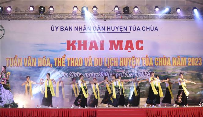 Chương trình nghệ thuật khai mạc Tuần Văn hóa, Thể thao và Du lịch huyện Tủa Chùa năm 2023. Ảnh: Xuân Tư - TTXVN