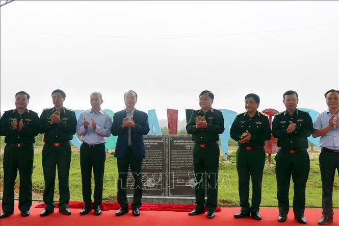 A view of the land hand-over ceremony. VNA Photo: Đỗ Trưởng 