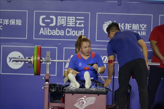 VĐV Đặng Thị Linh Phượng thi đấu tại hạng cân 50kg nữ. Ảnh: TTXVN phát