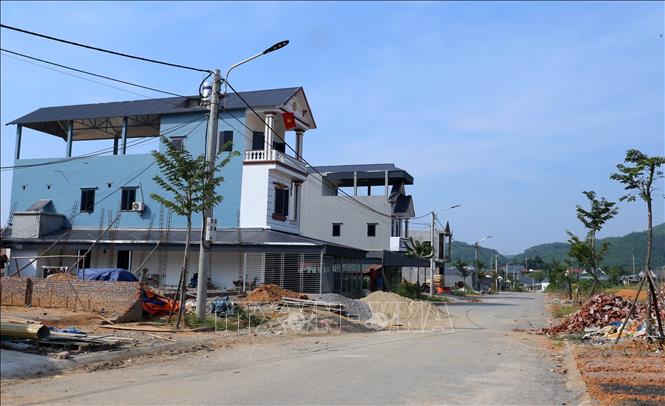 Các hộ dân trong khu tái định cư dần ổn định cuộc sống. Ảnh: Quốc Khánh - TTXVN