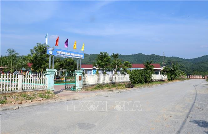Trường học trong khu tái định cư. Ảnh: Quốc Khánh - TTXVN