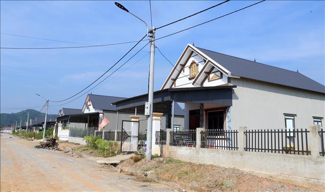 Nhà của các hộ dân tại khu tái định cư. Ảnh: Quốc Khánh - TTXVN