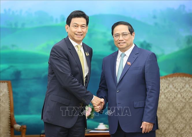 Prime Minister Pham Minh Chinh welcomes Thai Deputy Prime Minister, Minister of Foreign Affairs Parnpree Bahiddha-Nukara. VNA Photo: Dương Giang