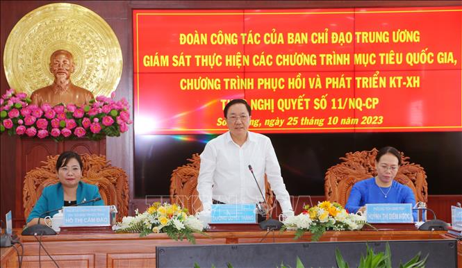 Tổng giám đốc Ngân hàng Chính sách xã hội Dương Quyết Thắng, Trưởng đoàn công tác phát biểu tại buổi làm việc với tỉnh Sóc Trăng. Ảnh: Tuấn Phi - TTXVN