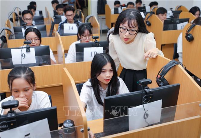 Bên cạnh những thành tích đã đạt được trong 20 năm qua, Khoa CNTT vẫn đang không ngừng đổi mới chương trình và phương thức đào tạo để sinh viên ra trường có thể đáp ứng được yêu cầu công việc. Ảnh: Thanh Tùng - TTXVN 
