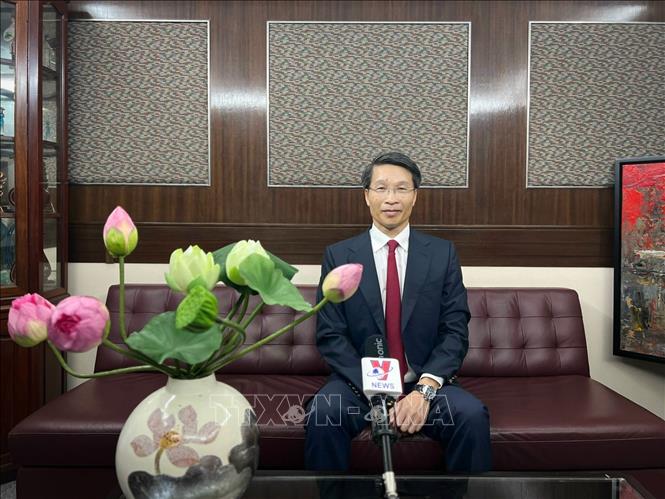 Tổng lãnh sự Việt Nam tại Hong Kong Phạm Bình Đàm trả lời phỏng vấn của phóng viên TTXVN    Ảnh: Mạc Luyện pv TTXVN tại Hong Kong