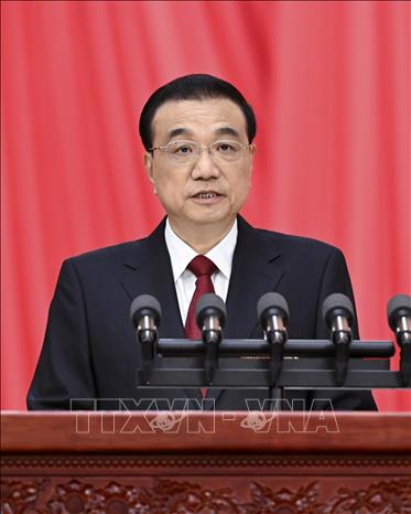 Ông Lý Khắc Cường, lúc đương nhiệm Thủ tướng Trung Quốc, trình bày báo cáo của Chính phủ tại Kỳ họp thứ nhất Đại hội đại biểu Nhân dân toàn quốc (Quốc hội) Trung Quốc khóa 14 ở Bắc Kinh, ngày 5/3/2023. Ảnh: THX/TTXVN