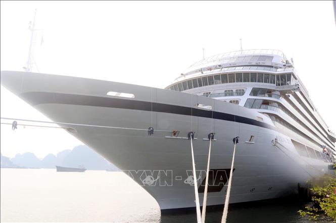 Tàu Viking Orion cập cảng. Ảnh: Văn Đức - TTXVN