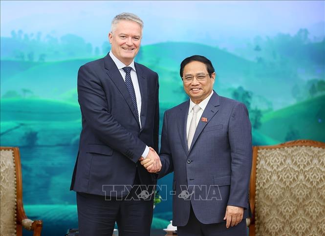 Prime Minister Pham Minh Chinh receives OECD Secretary-General Mathias Cormann. VNA Photo: Dương Giang