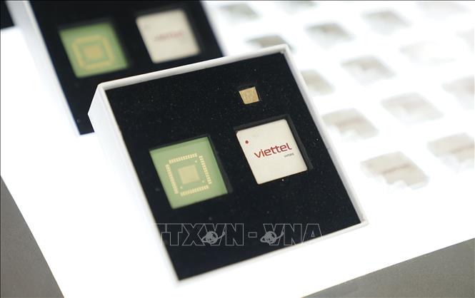 Chíp 5G DFE mới được nghiên thành công, do kỹ sư Viettel làm chủ hoàn toàn thiết kế. Ảnh: TTXVN phát