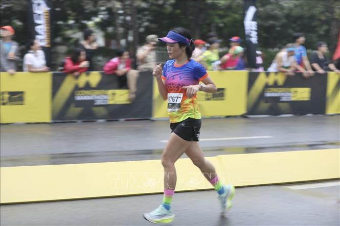 Các VĐV tham gia chạy các cự ly tại Giải chạy Long Biên Marathon 2023. Ảnh: Minh Quyết - TTXVN