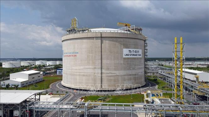 Bồn chứa LNG Thị Vải có chiều cao trên 50m và đường kính ngoài 82m. Ảnh: Đoàn Mạnh Dương - TTXVN